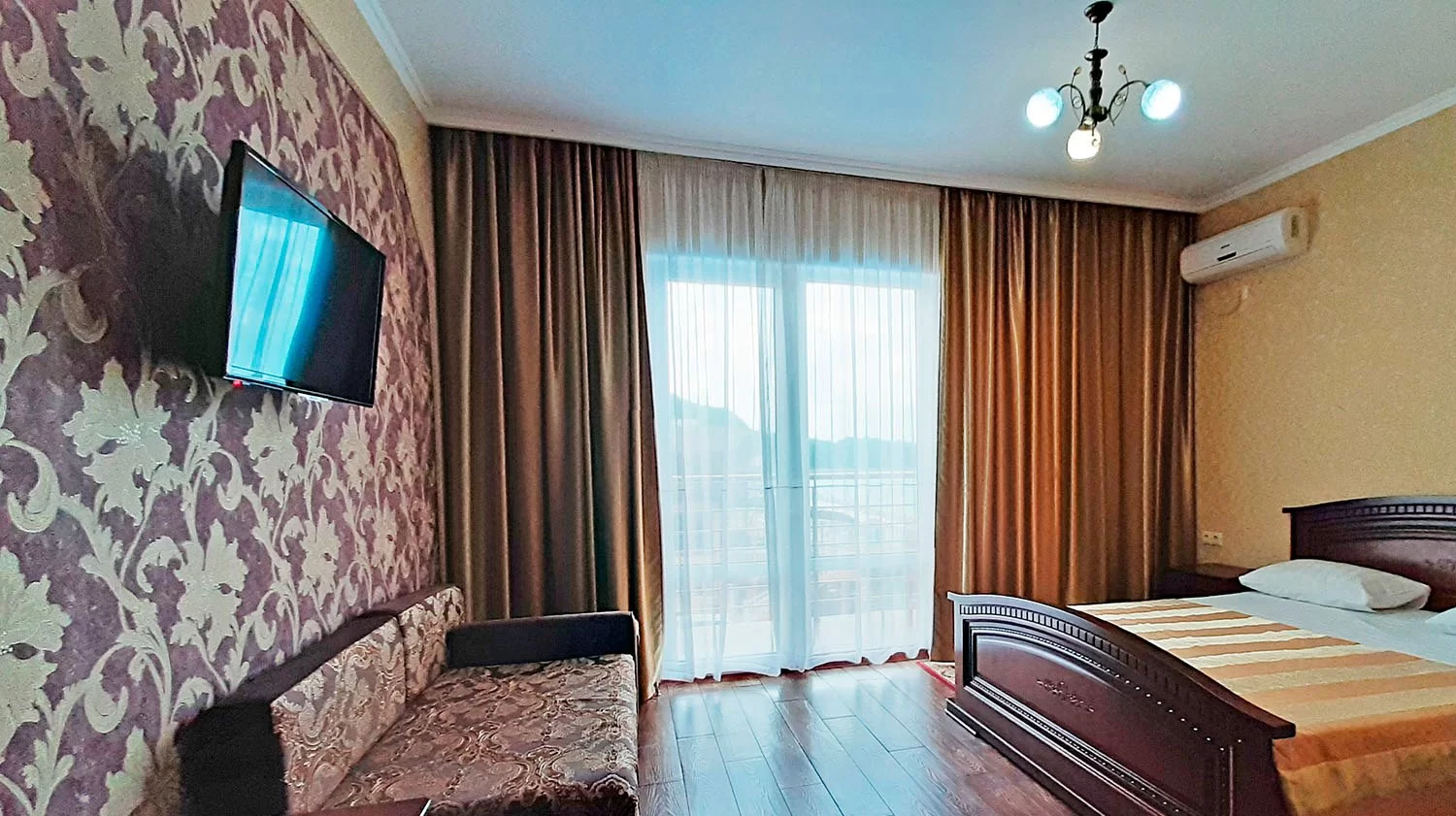 Полулюкс номер 2х-3х местный отель Жемчужина у моря официальный сайт Новомихайловский