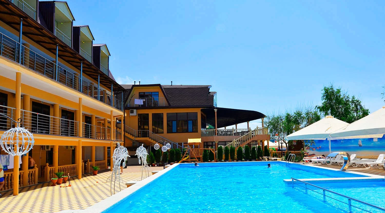 Стандарт 3-4х местный отель Жемчужина у моря с бассейном